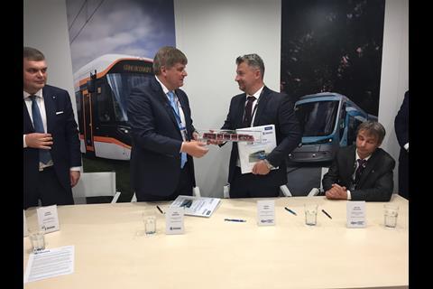 tn_cz-ostrava_skoda_tram_signing_2.jpg